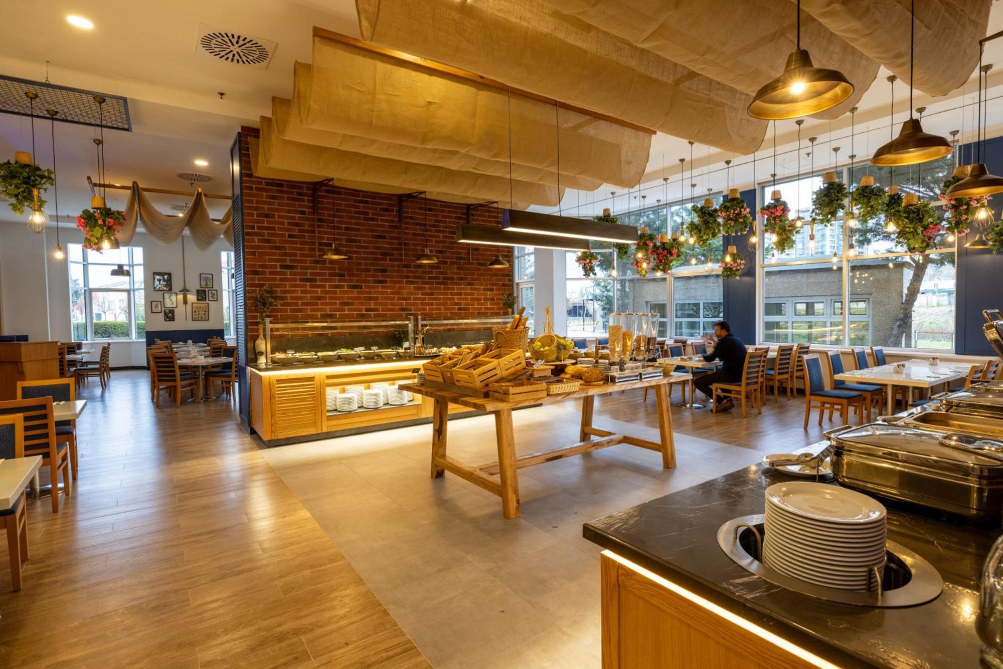 Wow Airport Hotel — Photos 3